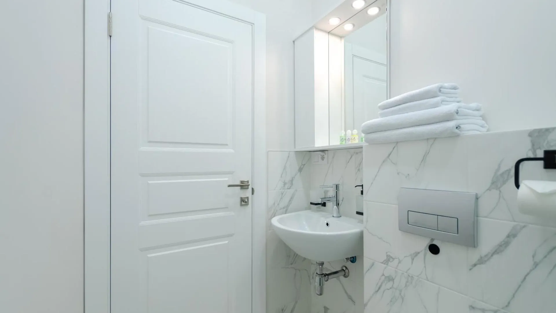 Petrovdom Apartments 14-2 In Rc Diplomat Hall, Zhylianska 59 Kiev